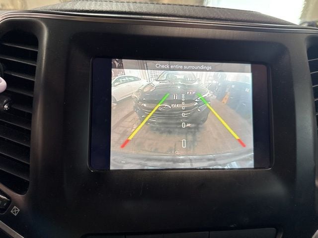 Thumbnail: 2020 Jeep Cherokee - 22