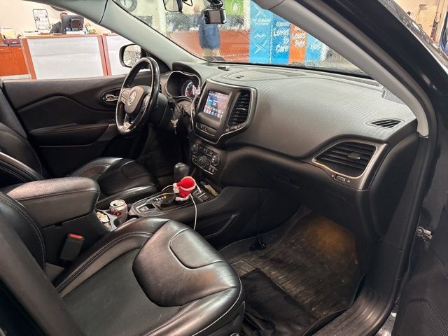 Thumbnail: 2020 Jeep Cherokee - 10