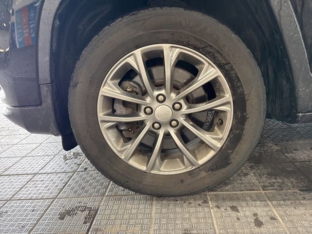 Thumbnail: 2020 Jeep Cherokee - 8