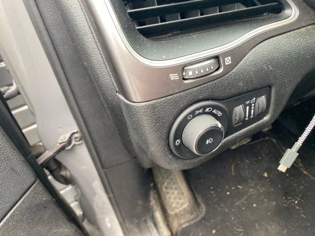 Thumbnail: 2021 Jeep Cherokee - 32