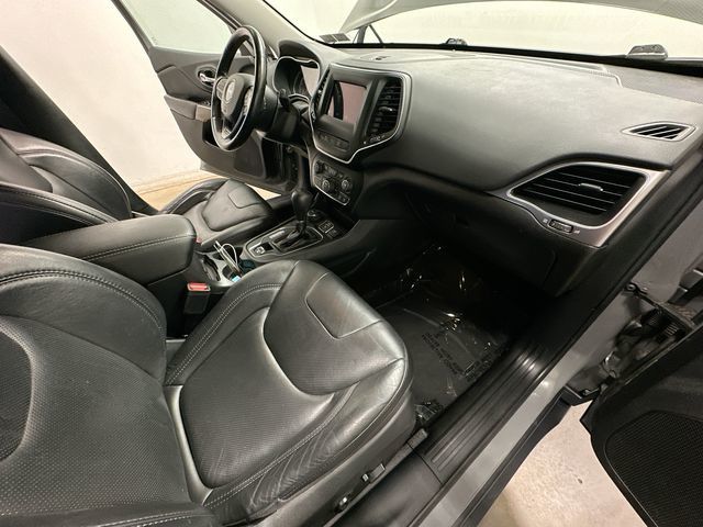 Thumbnail: 2021 Jeep Cherokee - 15
