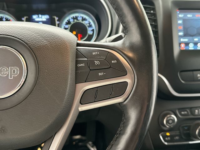 Thumbnail: 2021 Jeep Cherokee - 21