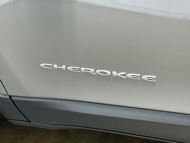 Thumbnail: 2021 Jeep Cherokee - 29