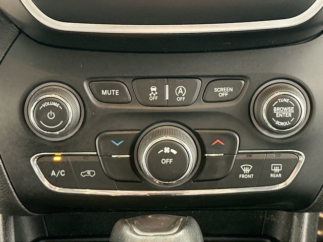 Thumbnail: 2021 Jeep Cherokee - 25