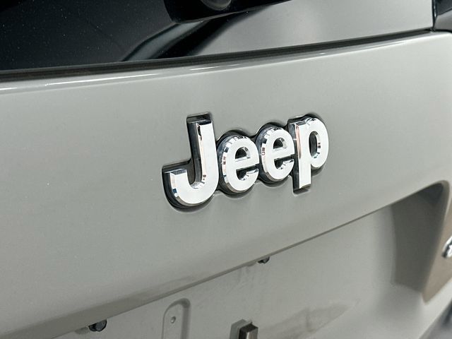 Thumbnail: 2021 Jeep Cherokee - 7