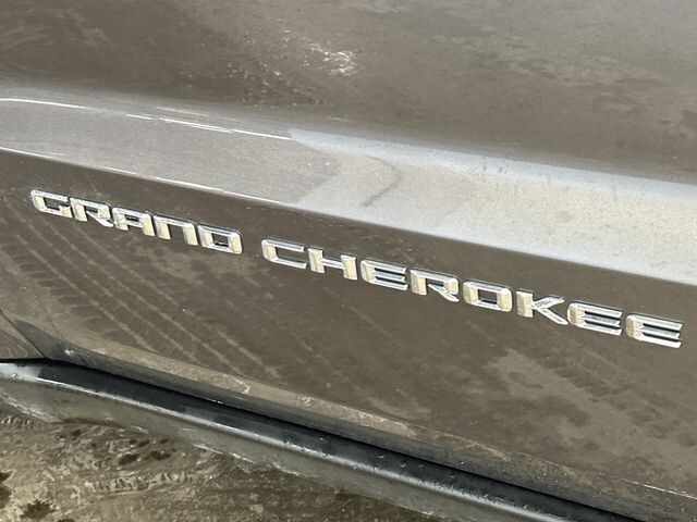 2015 Jeep Grand Cherokee Limited Edition 32