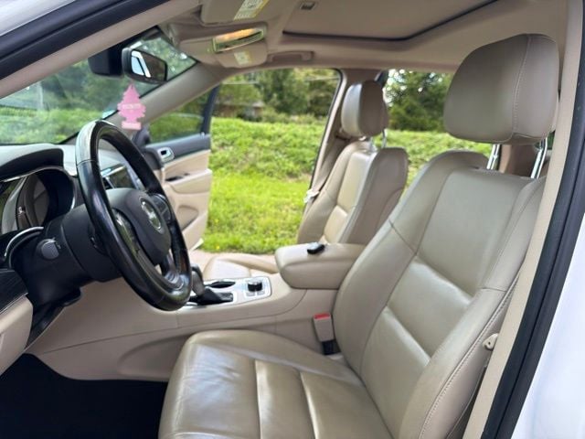 Thumbnail: 2020 Jeep Grand Cherokee - 10