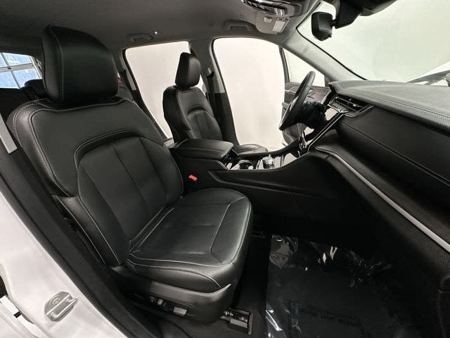 Thumbnail: 2023 Jeep Grand Cherokee - 29