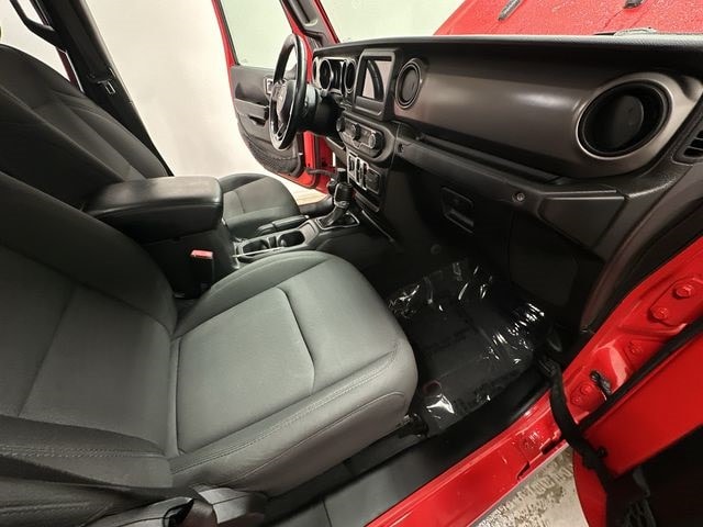 Thumbnail: 2021 Jeep Gladiator - 14