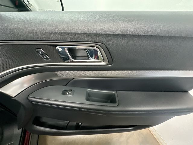 Thumbnail: 2018 Ford Explorer - 28
