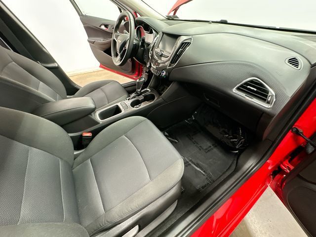 Thumbnail: 2018 Chevrolet Cruze - 25