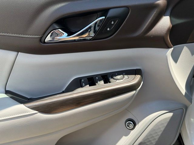 Thumbnail: 2020 GMC Acadia - 26