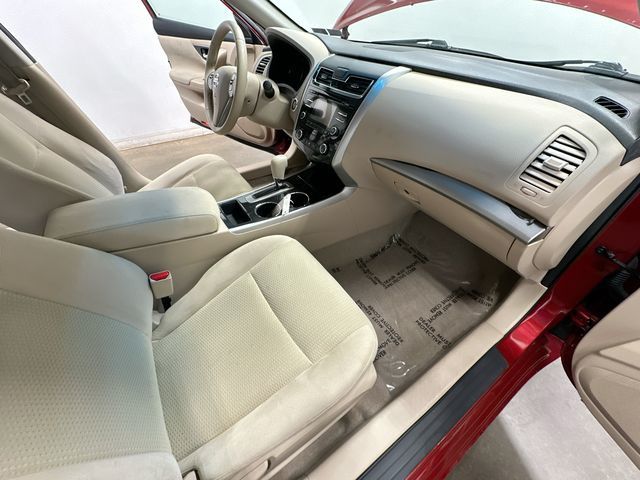 Thumbnail: 2014 Nissan Altima - 23