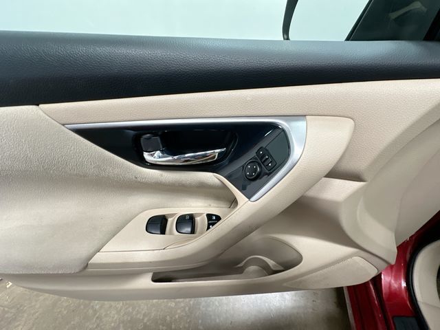 Thumbnail: 2014 Nissan Altima - 22