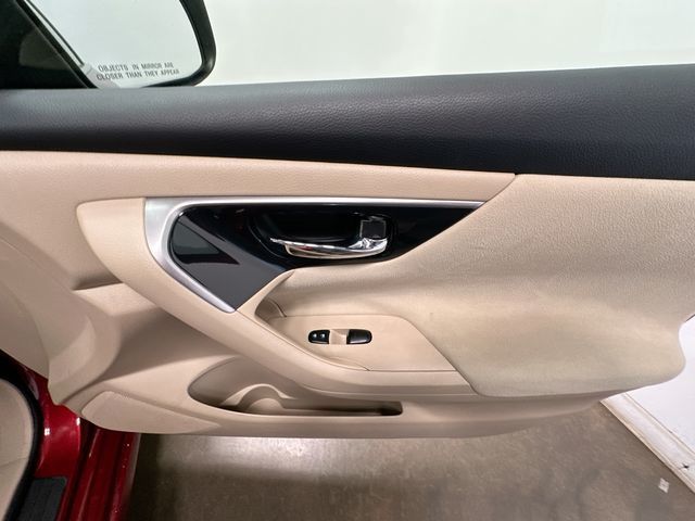 Thumbnail: 2014 Nissan Altima - 25