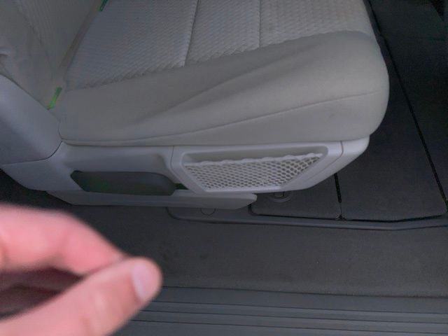 Thumbnail: 2010 Chrysler Town & Country - 22