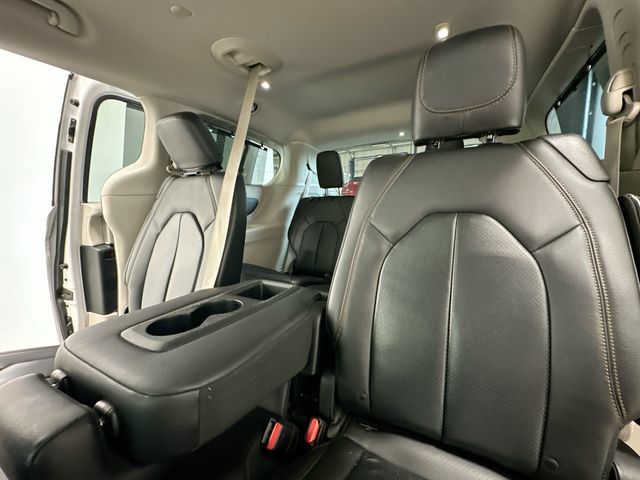 Thumbnail: 2019 Chrysler Pacifica - 9