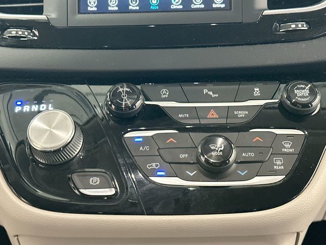 Thumbnail: 2019 Chrysler Pacifica - 19