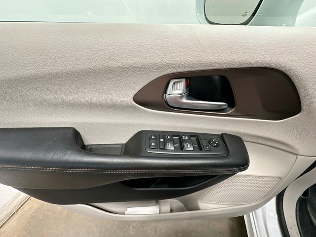 Thumbnail: 2019 Chrysler Pacifica - 20
