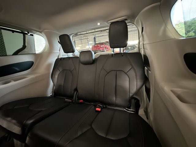 Thumbnail: 2019 Chrysler Pacifica - 10