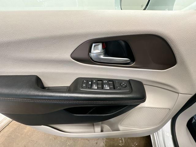 Thumbnail: 2019 Chrysler Pacifica - 25