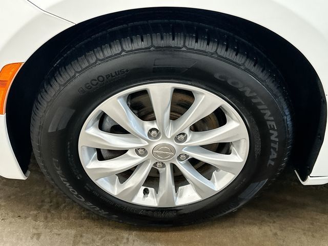 Thumbnail: 2019 Chrysler Pacifica - 8