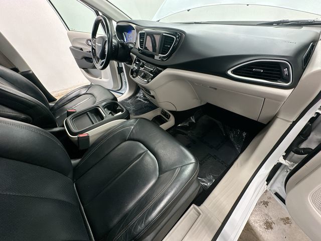 Thumbnail: 2019 Chrysler Pacifica - 14