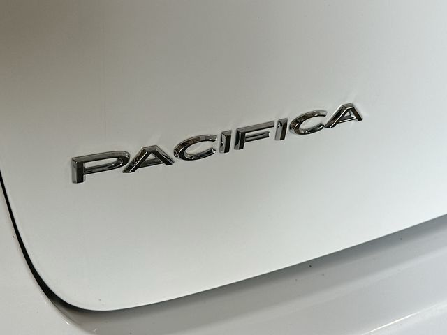 Thumbnail: 2019 Chrysler Pacifica - 32