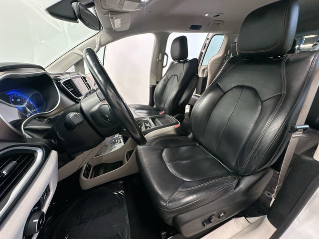 Thumbnail: 2019 Chrysler Pacifica - 12