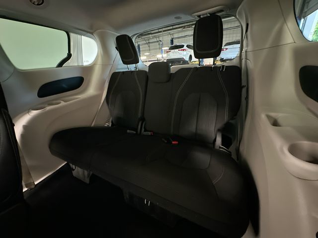 Thumbnail: 2022 Chrysler Voyager - 36