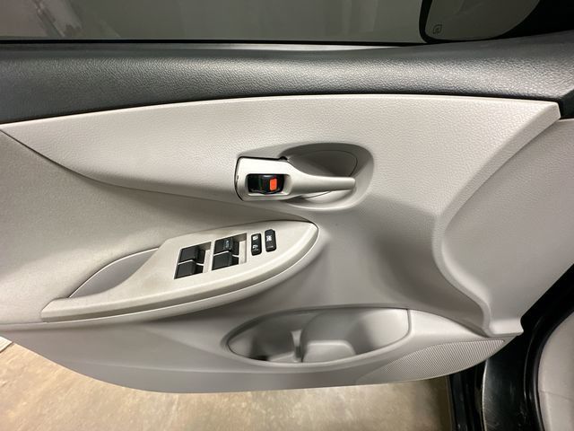 Thumbnail: 2013 Toyota Corolla - 21