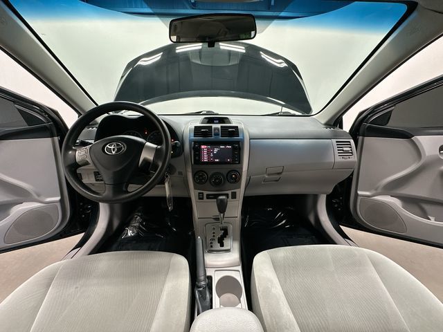 Thumbnail: 2013 Toyota Corolla - 10
