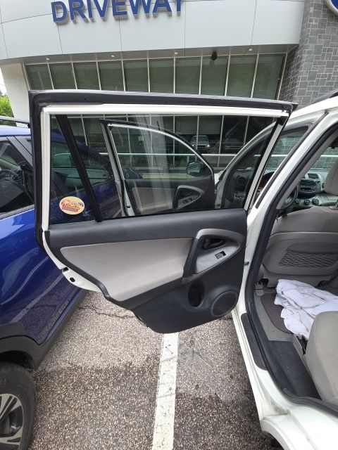 Thumbnail: 2011 Toyota RAV4 - 20