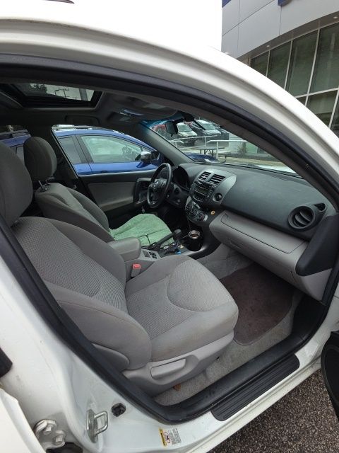 Thumbnail: 2011 Toyota RAV4 - 23