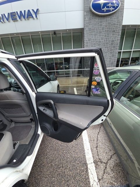 Thumbnail: 2011 Toyota RAV4 - 21