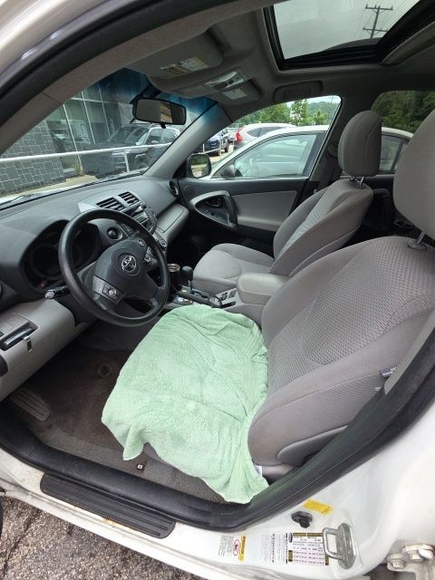 Thumbnail: 2011 Toyota RAV4 - 8