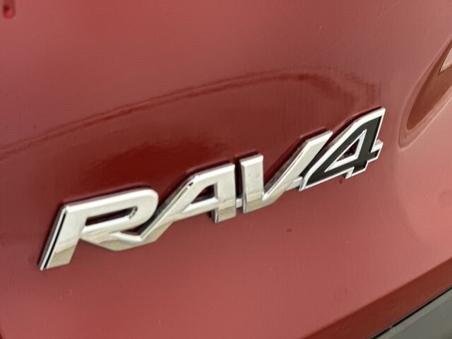 2022 Toyota RAV4 LE 27