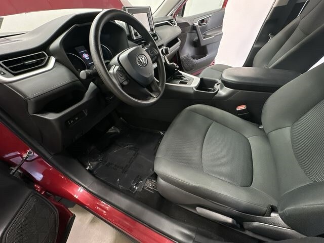 2022 Toyota RAV4 LE 11