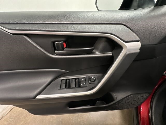 2022 Toyota RAV4 LE 22