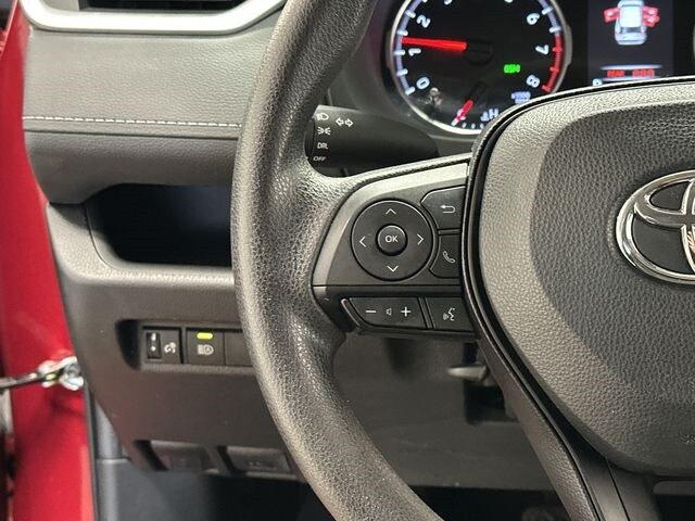 2022 Toyota RAV4 LE 18