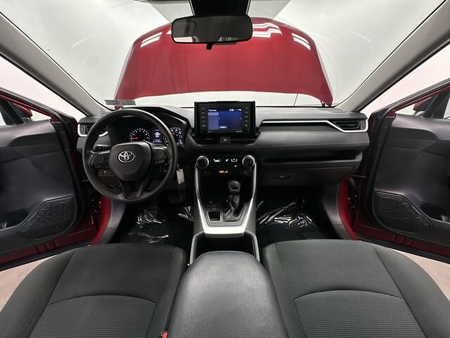 2022 Toyota RAV4 LE 10