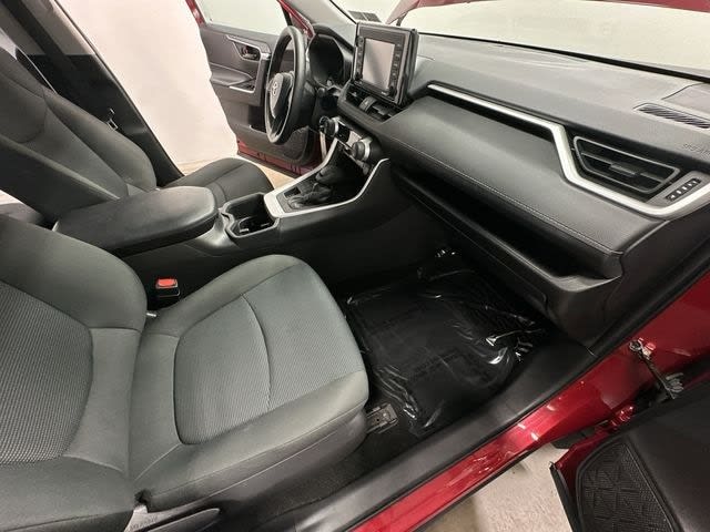 2022 Toyota RAV4 LE 23