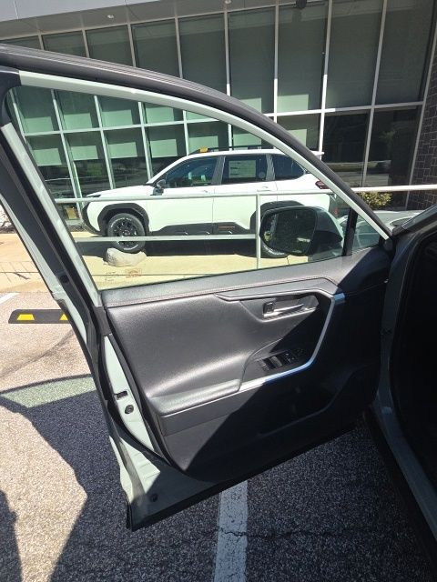 Thumbnail: 2019 Toyota RAV4 - 19