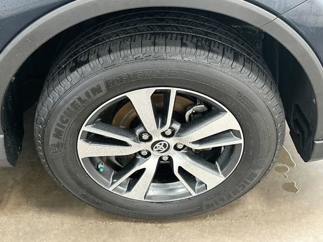 Thumbnail: 2017 Toyota RAV4 - 8