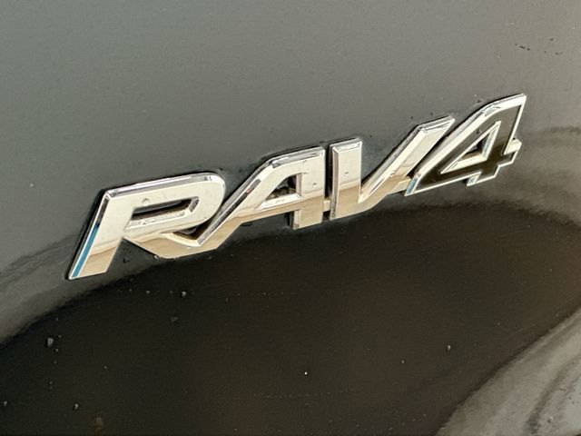 Thumbnail: 2017 Toyota RAV4 - 29