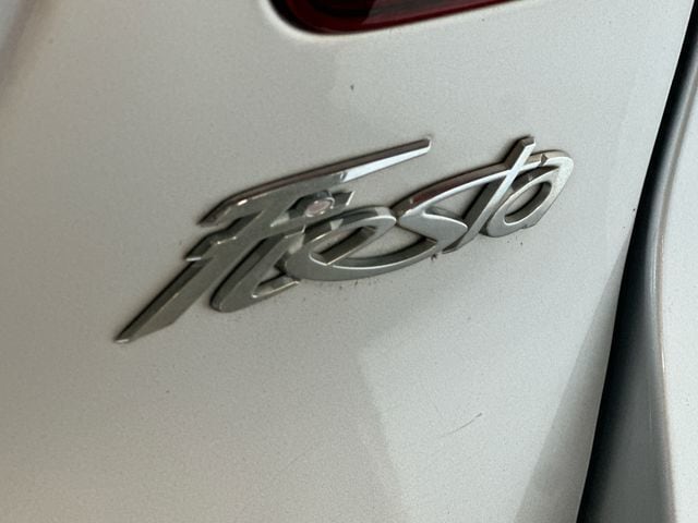Thumbnail: 2011 Ford Fiesta - 17