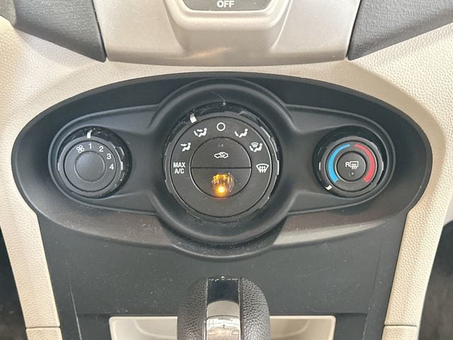 Thumbnail: 2011 Ford Fiesta - 15