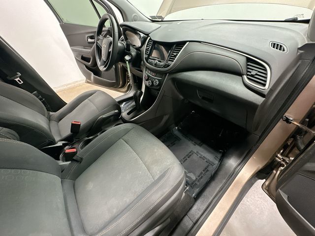 Thumbnail: 2018 Chevrolet Trax - 14