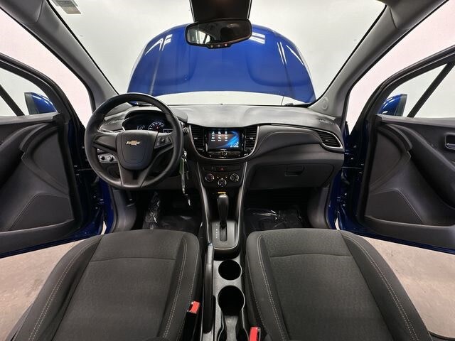 Thumbnail: 2017 Chevrolet Trax - 10