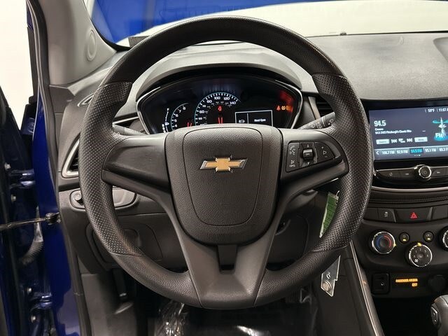 Thumbnail: 2017 Chevrolet Trax - 2